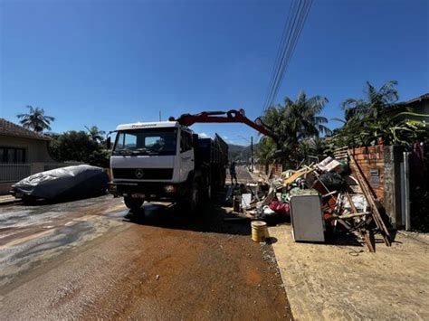 Jaragu Do Sul Mais De Toneladas De Entulhos Foram Recolhidos Ap S