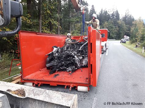 Elektroauto In Flammen Einsatz F R Den Abrollbeh Lter E Brand