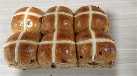 AWARD WINNING SPICY FRUITY HOT CROSS BUNS Copenhagen Bakery