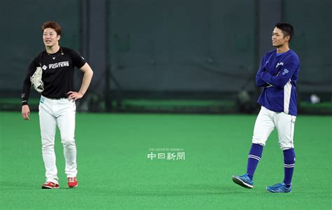 中日新聞写真部 On Twitter 【ドラゴンズ】 試合前、日本ハム・吉田輝星選手と言葉を交わす根尾選手⚾️ 根尾昂 吉田輝星