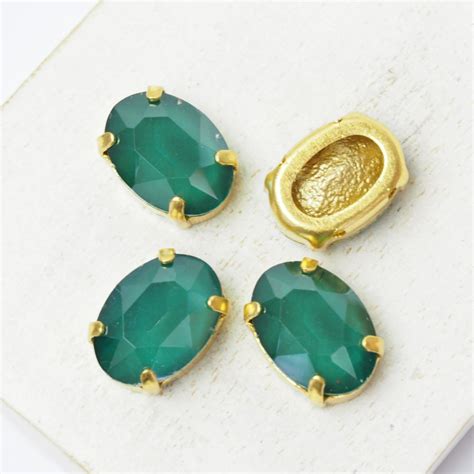 X Mm Oval Glass Cabochon Emerald Matt With Gold Colored Claw X Pc