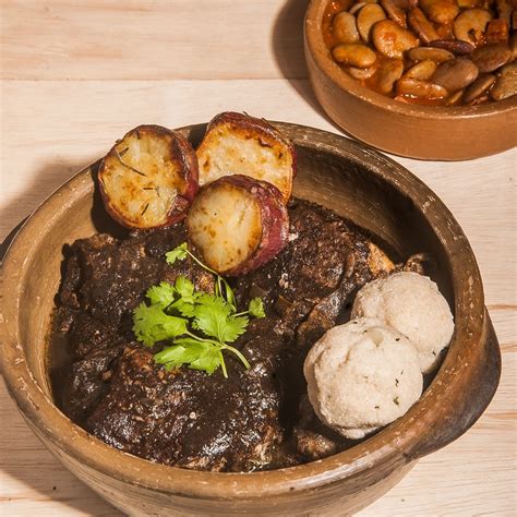 Altar Cozinha Ancestral que serve culinária pautada em sabores afro