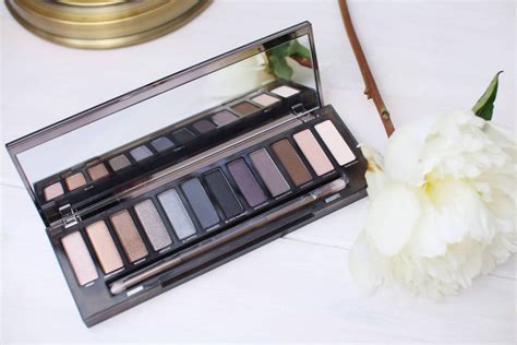 Naked Smoky Palette Inthefrow