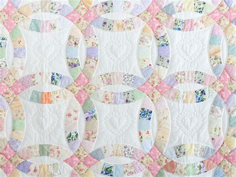 King Floral Pastel Double Wedding Ring Quilt Hannahs Quilts