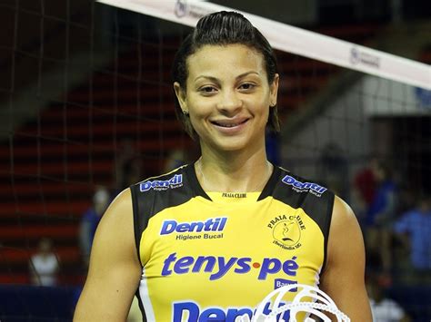 Morre aos 43 anos Walewska Oliveira ex jogadora de vôlei e campeã