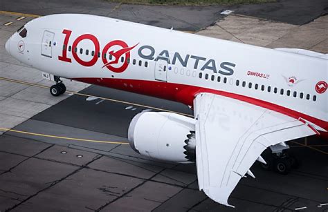 Qantas Celebrates 100th Birthday By Flying A Boeing 787 Over Sydney Harbor