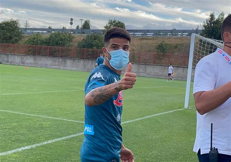 Insigne Abbraccia I Tifosi Al Termine Dell Allenamento Il Bello Del