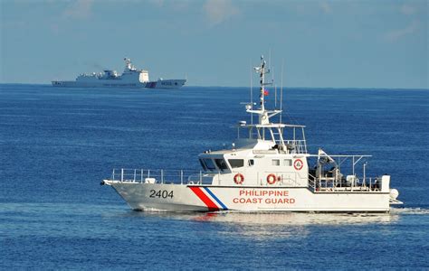 Philippines Challenges Chinese Warship in South China Sea - Bloomberg