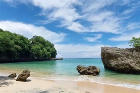 Pesona Pantai Padang Padang Di Bali Surga Bahari Yang Memikat Hati