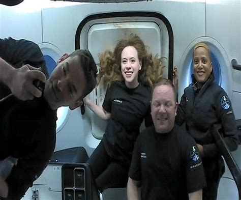 Spacex Capsule With Worlds First All Civilian Orbital Crew Splashes