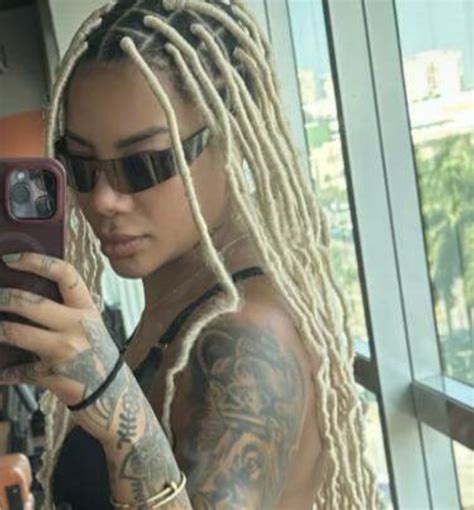 Mudou O Visual Ludmilla Surpreende Ao Surgir Platinada E De Dreads