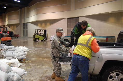 North Dakota National Guard Sandbags For South Bismarck Fl Flickr