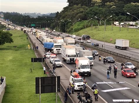 Caminhoneiros fazem bloqueios em estradas paralisação é parcial PCdoB