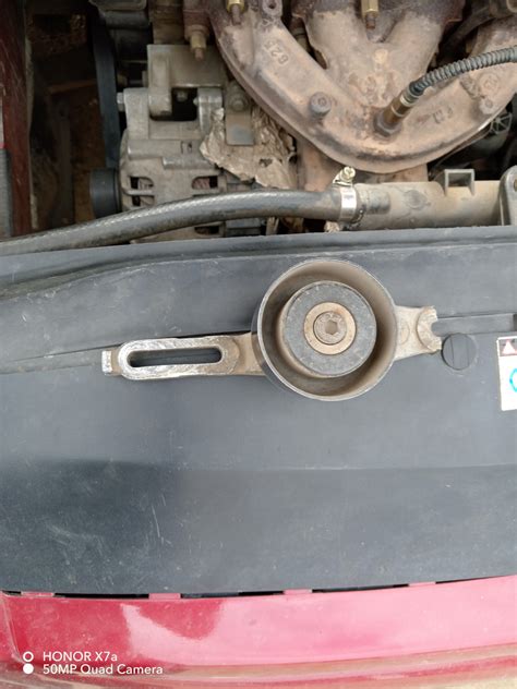 Натяжной ролик ремня генератора — Peugeot 307, 1,6 л, 2002 года ...