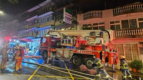 新店透天厝驚傳祝融！超商倉庫深夜起火 救出2人1人送醫不治 Ftnn 新聞網