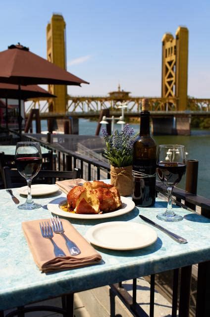 Restaurants & Bars - Old Sacramento Waterfront