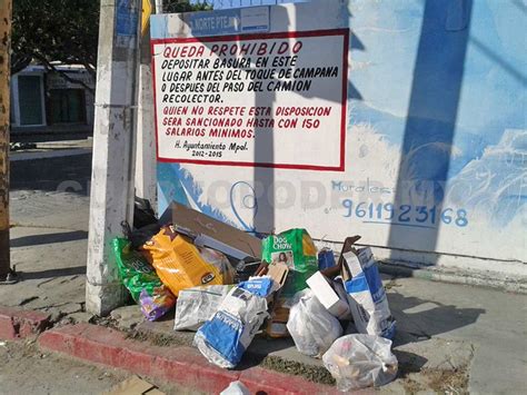 Ciudadanos Sacan Basura Fuera De Horario Y Lugar