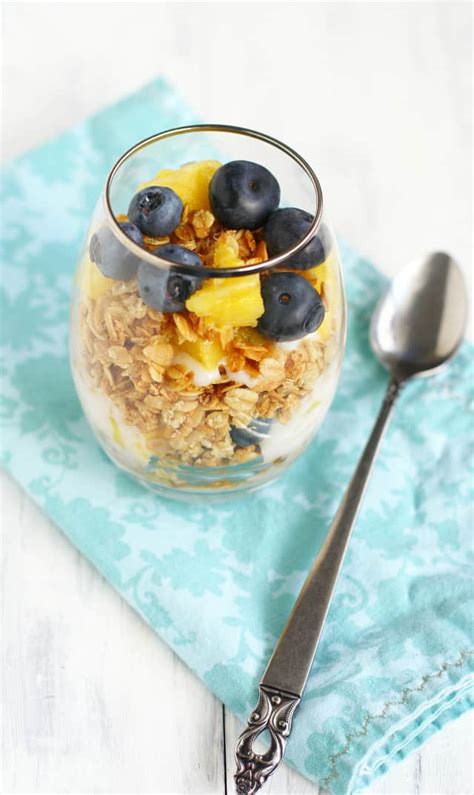 Simple Fruit And Yogurt Parfait The Pretty Bee