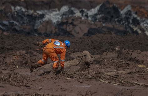 30 fotos que revelam o desespero da tragédia em Brumadinho