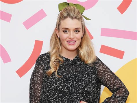 Daphne Oz The Chew Pregnant