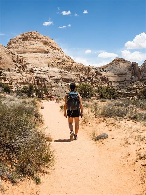 Best Hiking Daypacks for Women: 9 Best Hiking Backpacks for Women ...