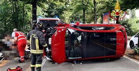 Perde Il Controllo Dellauto E Si Rovescia In Via Ariosto Una Persona