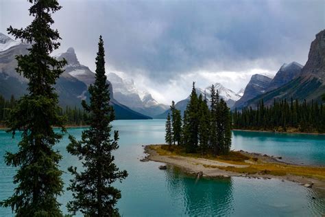 Maligne Lake Cruise – Lost in the Right Direction