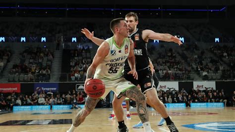 NBL South East Melbourne Phoenix upset Melbourne United in derby - ESPN