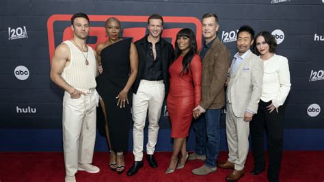 9 1 1 Returns For Season 7 See Stars At The Premiere Party Photos