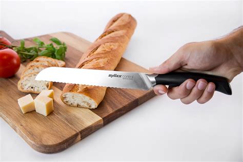 The 10 Best Bread Knives [Buying Guide] - NomList