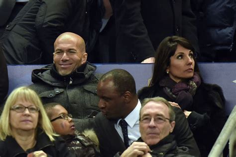 Photo Zin Dine Zidane Et Son Posue V Ronique Lors Du Match Entre La