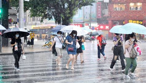 图集｜今天下午，狂风强雷雨突袭广州