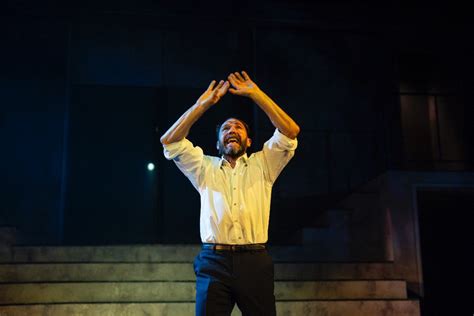 Macbeth starring Ralph Fiennes & Indira Varma – Reviews | West End Theatre