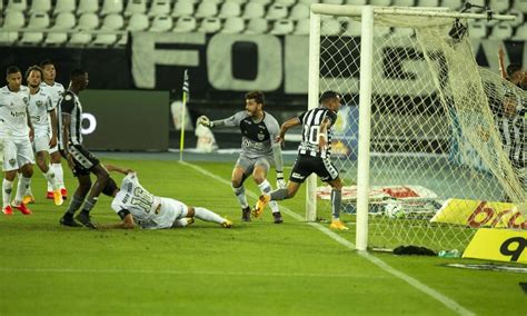 Botafogo surpreende vence o Atlético MG por 2 x 1 e tira a