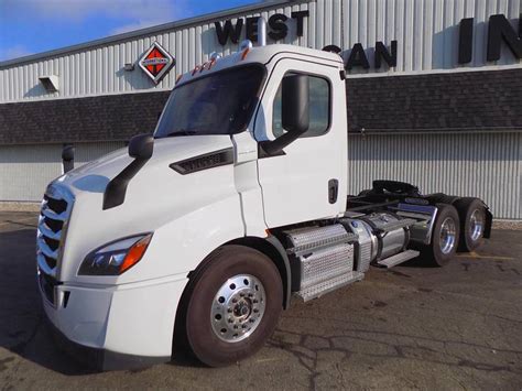 2022 Freightliner Cascadia Day Cab