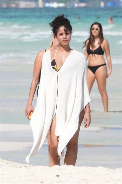 10 Hot Sexy New Alisha Wainwright Bikini Pics