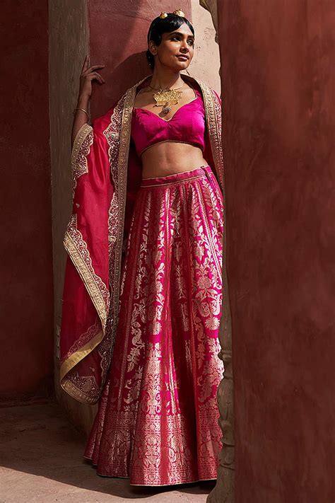 Buy Pink Woven Floral Sweetheart Neck Silk Banarasi Lehenga Set For