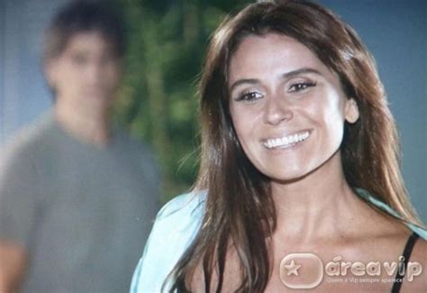 Cadu flagra Clara exibindo a lingerie nova para Marina Portal Área VIP