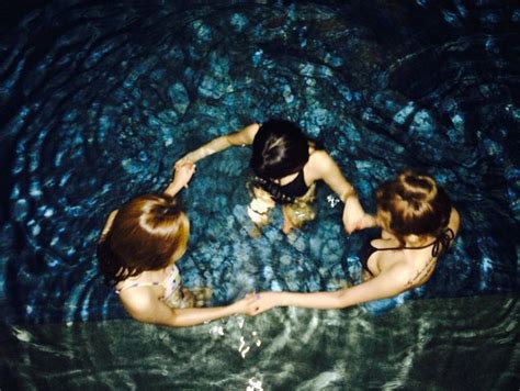 Hyuna Spotted In A Bikini At The Pool With Friends Koreaboo