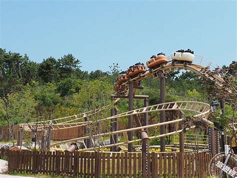 韓國旅遊新景點！玩樂釜山最大遊樂園 穿高中制服玩樂天世界 生活 中時新聞網