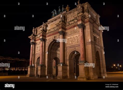 Arc De Triomphe Du Carrousel Nuit Fotos Und Bildmaterial In Hoher