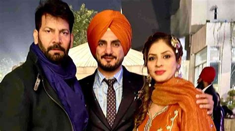 Singer Kulwinder Billa Was Seen With His Daughter And Wife See The