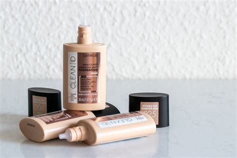 Catrice Clean ID Foundation mit Tragebildern - InnenAussen