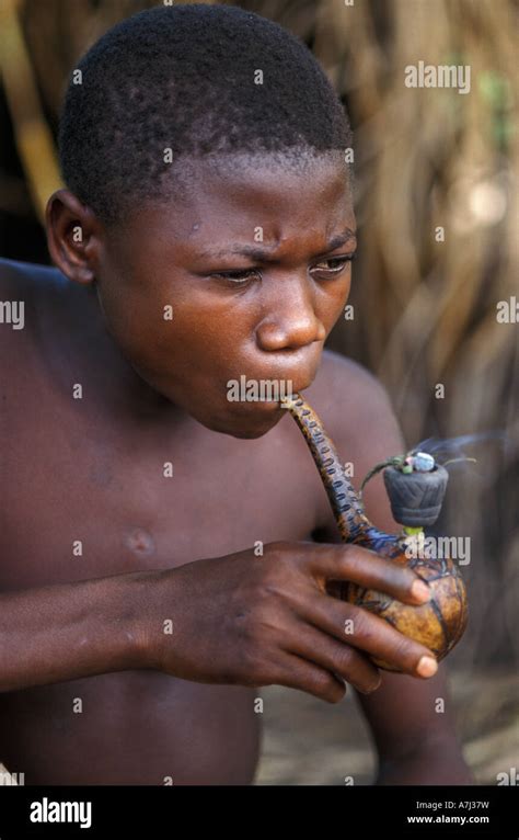 Bambuti Pygmies Hi Res Stock Photography And Images Alamy