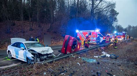 Auto Berschl Gt Sich Mehrfach Schwerer Unfall Auf B Feuerwehr