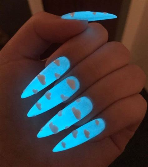 30 Gorgeous Glow In The Dark Halloween Nails To Steal The Show