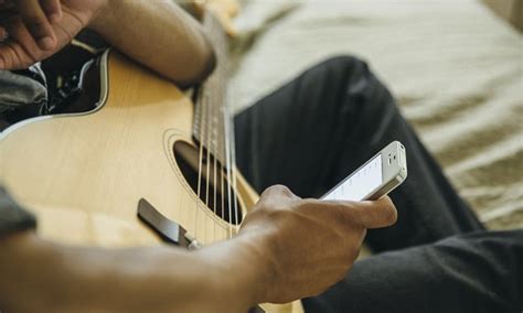 Melbourne Teen Tricked Four Students Into Sending Him Nude Pictures Daily Mail Online