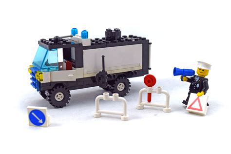 Mobile Police Truck - LEGO set #6450-1 (Building Sets > Town > Police)