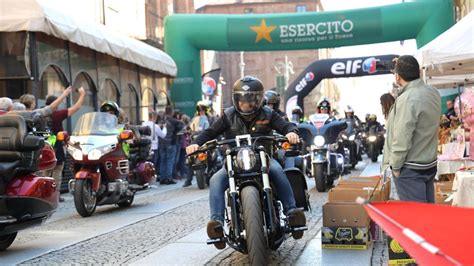 Le Immagini Della Prima Giornata Del Motoraduno A Fossano La Stampa