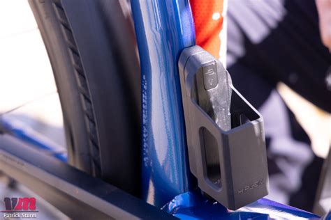 Hiplok Switch Versatile folding lock for everyday use - Velomotion